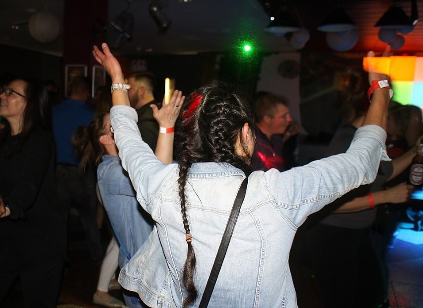Sobotnia impreza z DJ Bekerem w Kropie [zdjęcia]