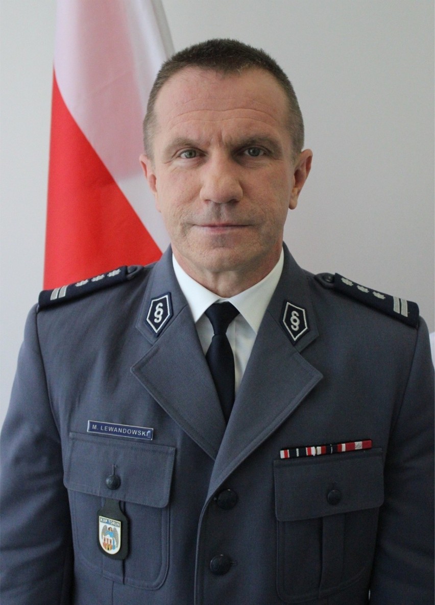 Maciej Lewandowski, komendant policji w Toruniu. Komendant...