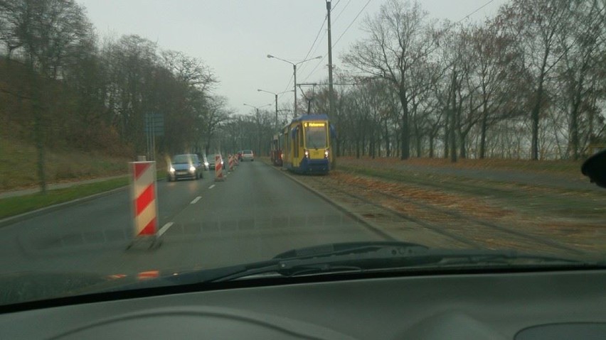 Toruń: Dwa tramwaje na jednym torze. O włos od tragedii...