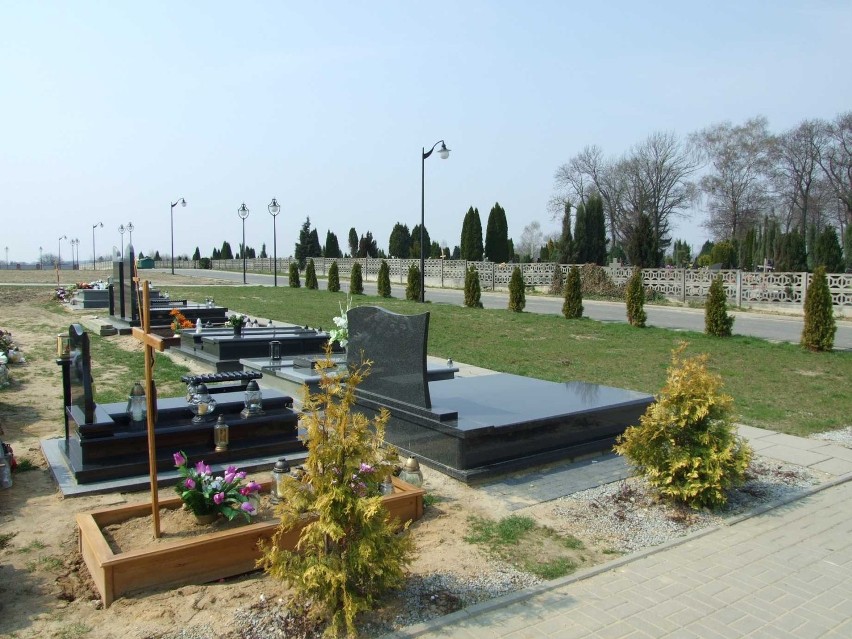 Wieluń: Zarządca cmentarza na telefon