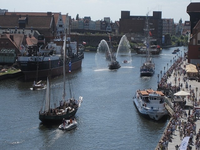 Ostatni dzień atrakcji Baltic Sail 2010 w Gdańsku - parada i pokazy (video i galeria)