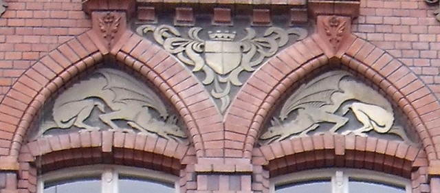 Fragment fasady jednego z budynków w mieście Opolu