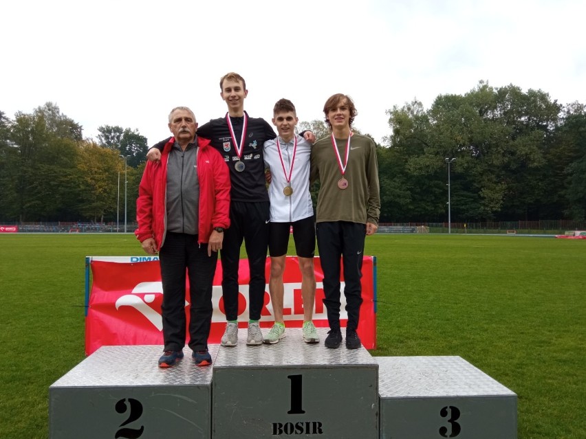 800 m U18, I m Dawid Komoda, II m Michał Gajda, III m Olek...