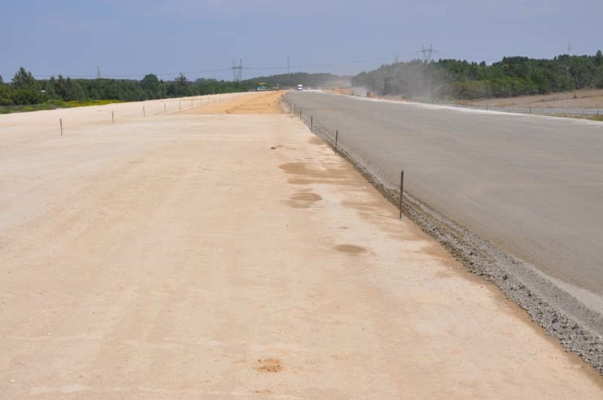 Dwa wiadukty na A1 pod Kłobuckiem do rozbiórki. Zawiódł beton... ZDJĘCIA