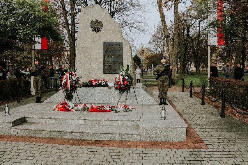 Święto Niepodległości w Pyskowicach. Mieszkańcy uczcili 104. rocznicę odzyskania przez Polskę niepodległości. Zobacz ZDJĘCIA