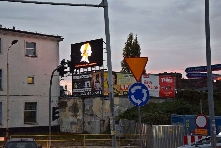 Protest kobiet w Stargardzie. Stargard walczy do końca na świetlnej reklamie w centrum miasta