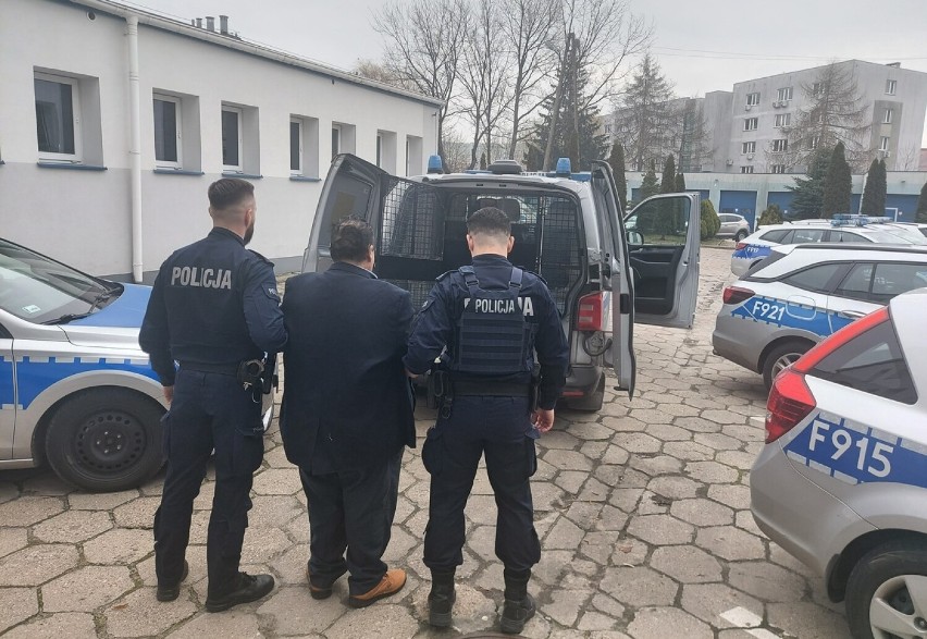 Para oszustów w rękach bełchatowskiej policji. Oszukali małżeństwo seniorów przekonując, że trwa "tajna akcja policji"
