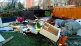 Rewolucja śmieciowa w Mysłowicach. Rosną hałdy odpadów wielkogabarytowych na osiedlach [FOTO]