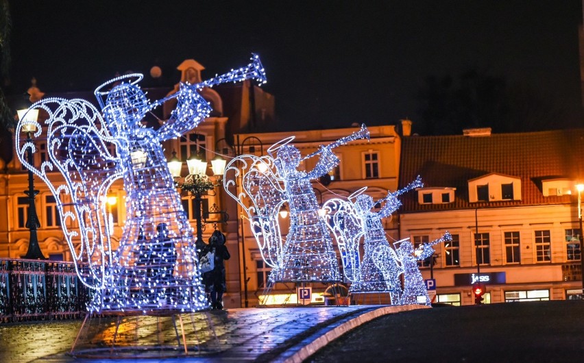 Jak podaje Urząd Miasta Bydgoszcz iluminacje świetle mają...