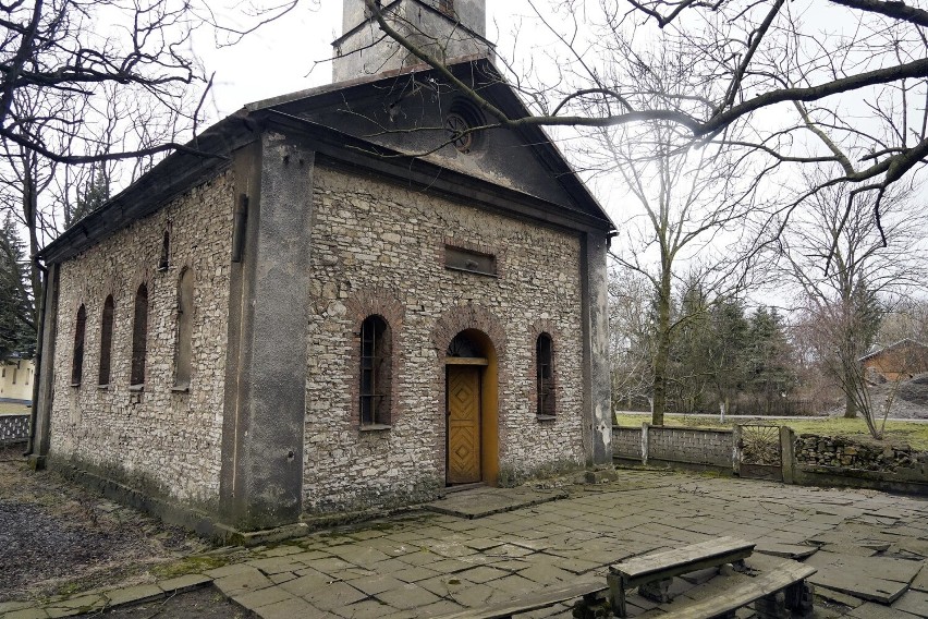 Opuszczony kościółek w Bukownie