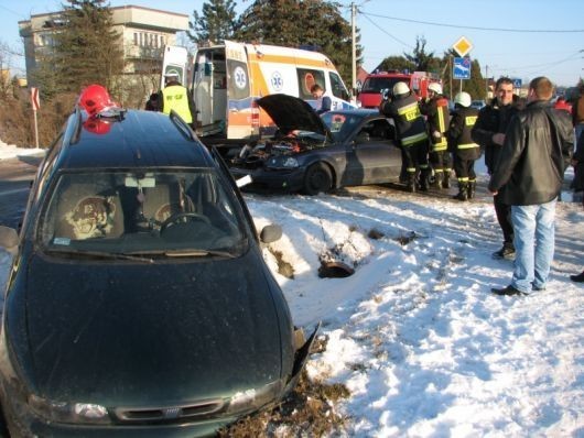 - Poszkodowani w wypadku zostali kierowcy. Obrażenia których...