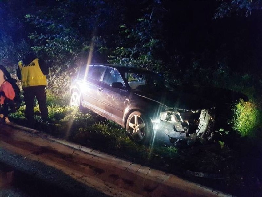 Wypadek w Dąbrowie. Czołowe zderzenie na drodze wojewódzkiej. Ranni w szpitalu [ZDJĘCIA]