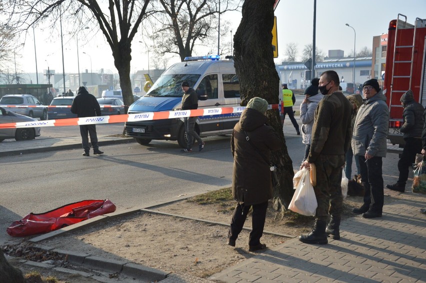 Wypadek na Hutniczej w Piotrkowie: Śmiertelne potrącenie...