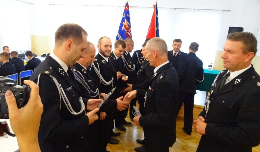 Brzyska. Dwie jednostki OSP otrzymały nowe pojazdy. Zostały już uroczyście przekazane, poświęcone i... oblane szampanem  [FOTORELACJA]