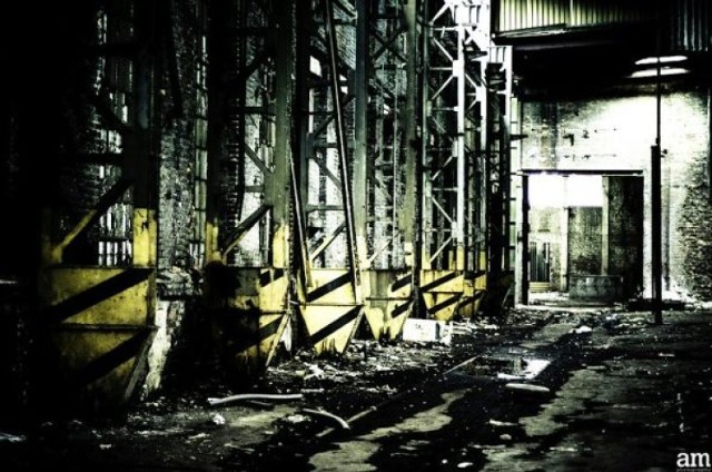 Opuszczona fabryka Ursus w kadrze MM-kowicza
