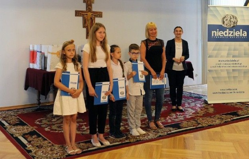 Weronika Deuter ze szkoły katolickiej wygrała konkurs i w nagrodę pojechała do Pałacu Prezydenckiego [ZDJĘCIA]