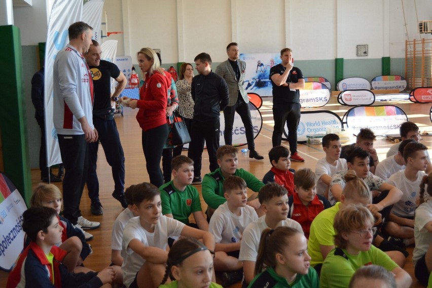 Czerwin. Gwiazdy sportu spotkały się z dziećmi i młodzieżą w Zespole Szkół Powiatowych
