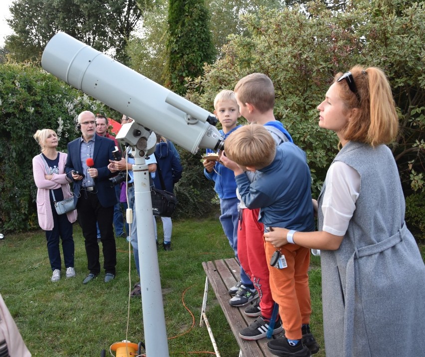 - Pawilony obserwacyjne wyrastają jak grzyby po deszczu. Gdy...