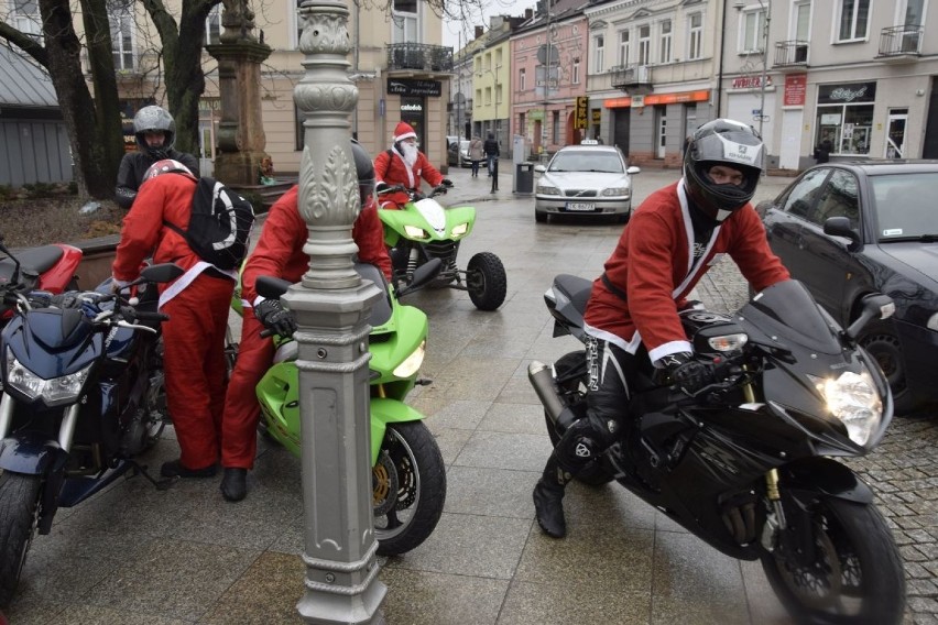 Mikołaje na motocyklach w Kielcach. Przywieźli uśmiech chorym dzieciom (ZDJĘCIA)