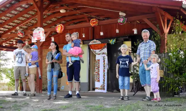 Tłum mieszkańców Chyciny i pobliskich miejscowości bawił się w sobotę na dobroczynnym festynie w tej wsi.