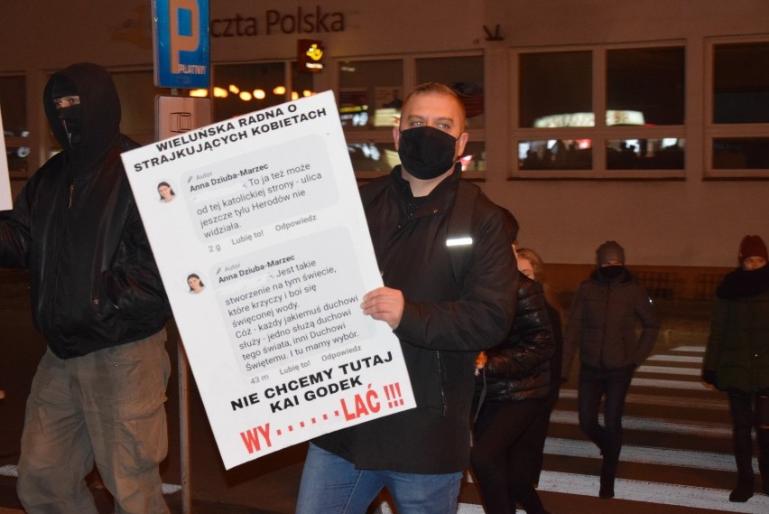 Wieluń. Demonstranci podjęli kroki prawne wobec radnego,...