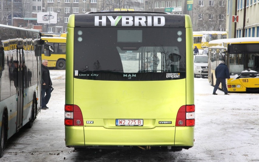 Hybryda odwiedziła Katowice. Prezentacja nowego autobusu w PKM [ZDJĘCIA]