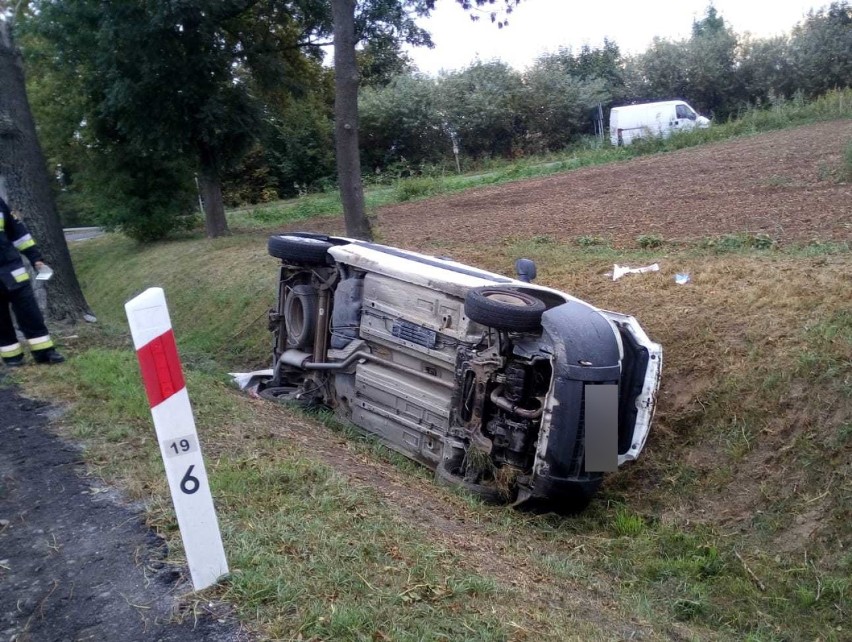 Wypadek w Tragaminie [ZDJĘCIA]. Kierowca wypadł z drogi krajowej - trafił do szpitala