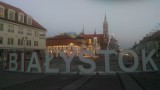 Napis #Białystok na Rynku Kościuszki. Białostoczanie robią sobie zdjęcia [FOTO]