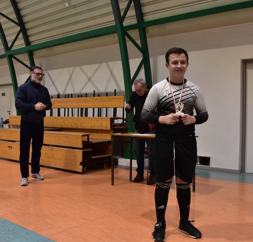 XI Zimowy Turniej Piłki Nożnej Dzikich Drużyn w Staszowie. Walczyły trzy drużyny (ZDJĘCIA)