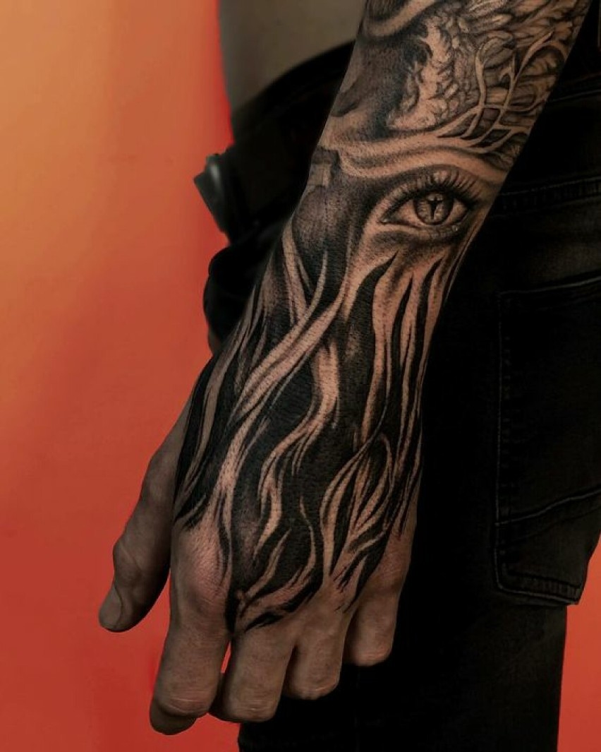 Tatuaże na  dłoniach dla mężczyzn: ważne aspekty i popularne opcje projektowania