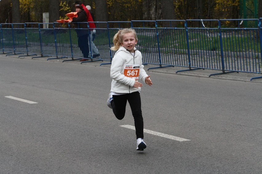 Omegamed Kids Run - bieg dla dzieci w wieku 3-16 lat. Maraton DOZ w Łodzi [ZDJĘCIA,FILM]