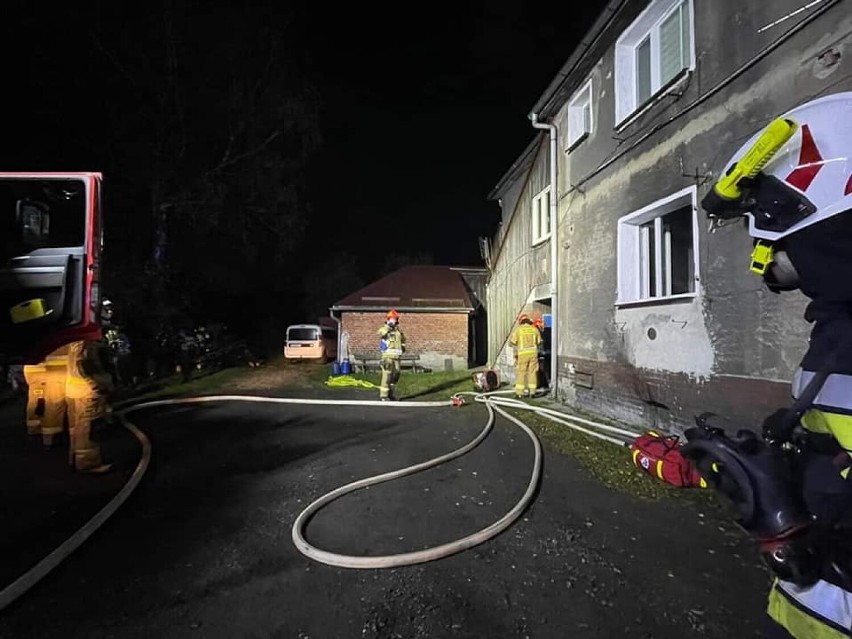 Tragiczny pożar w Przezchlebiu. W budynku odnaleziono zwęglone zwłoki