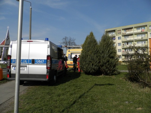 Policja i pogotowie wezwani dopijanego w Śremie (30.03.2014) na ul.Kilińskiego