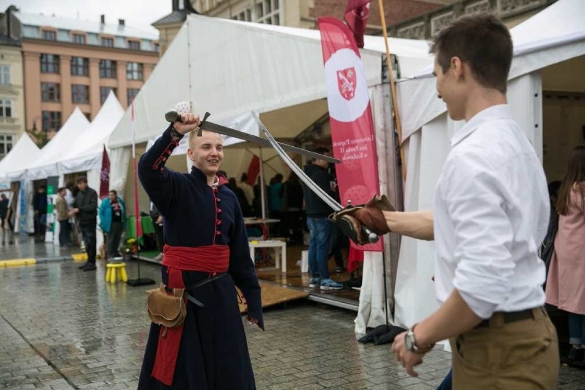 Kraków. Szachy i grupowe łapanie cząstek smartfonami na Festiwalu Nauki i Sztuki