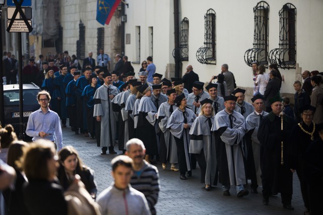 Tradycyjny przemarsz profesorów UJ na rozpoczęcie nowego roku akademickiego