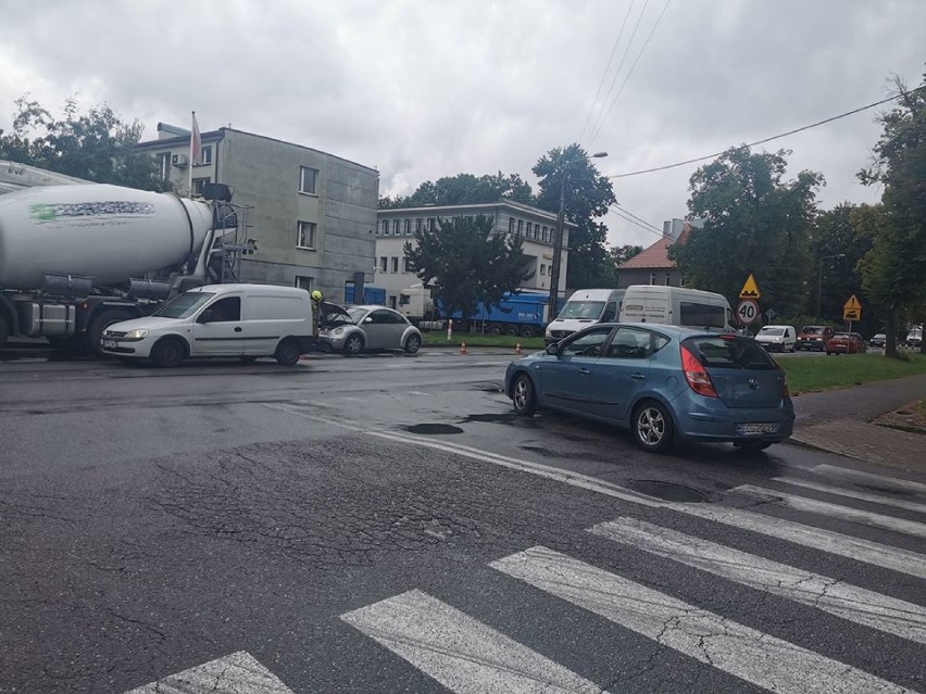 Malbork. Wypadek na al. Wojska Polskiego skończył się niedobrze dla kierującej autem. Kobieta trafiła do szpitala 