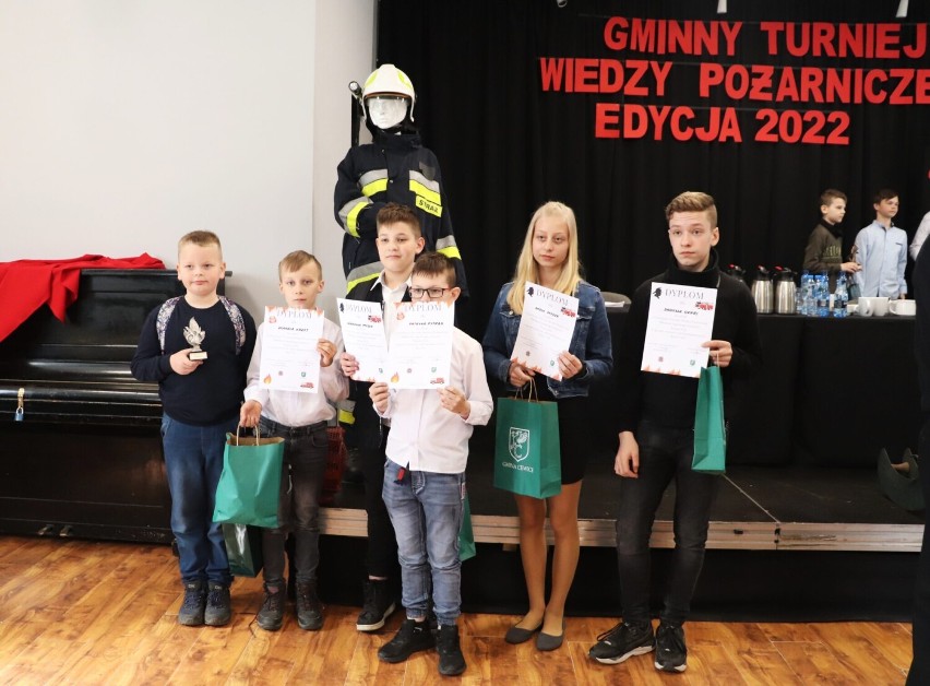 26 uczniów szkół z gminy Cewce wzięło udział w Gminnym Turnieju Wiedzy Pożarniczej