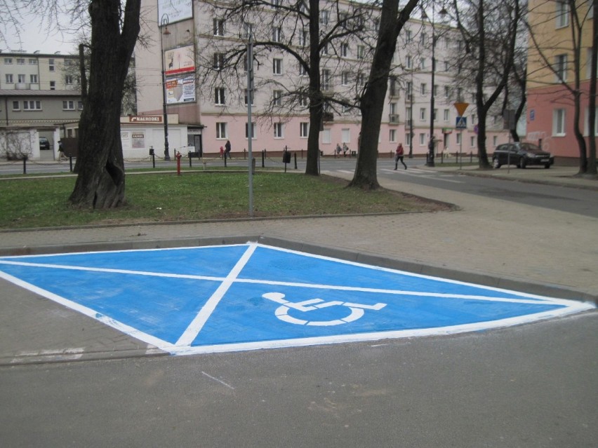 W Lublinie jest coraz więcej niebieskich "kopert" dla niepełnosprawnych