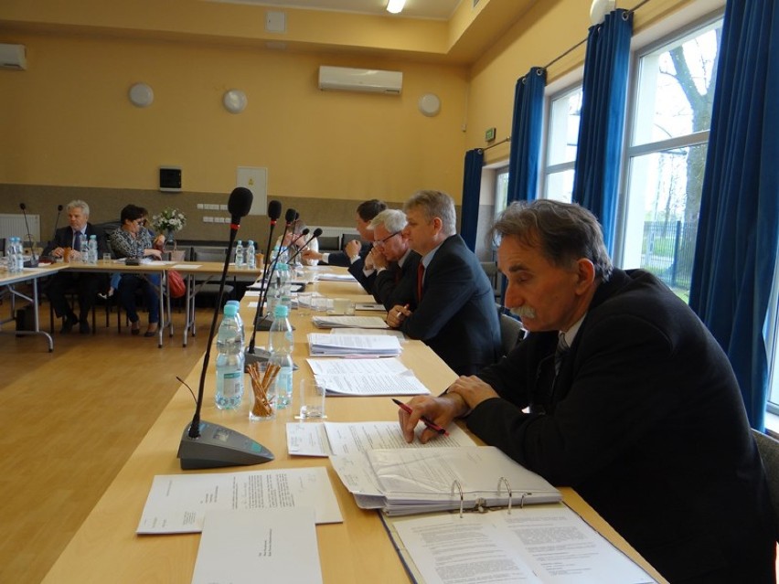 Sesja rady powiatu Zduńska Wola [zdjęcia]