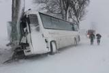 Rocznica tragicznego wypadku autobusu koło Pawłówka. Jedna osoba wówczas zginęła, ponad dwadziesięcia zostało rannych