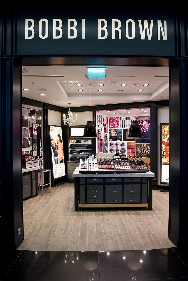 Nowe sklepy w Placu Unii: Bobbi Brown

Marka Bobbi Brown, która wynajęła w Placu Unii lokal o powierzchni 33 mkw., została stworzona na początku lat 90-tych przez amerykańską wizażystkę Bobbi Brown. Jest ceniona nie tylko za wysokiej jakości kosmetyki i akcesoria do makijażu, ale również za profesjonalne doradztwo w tej dziedzinie.

Zobacz koniecznie:
Galeria handlowa Plac Unii City Shopping: wielkie otwarcie [ZDJĘCIA]