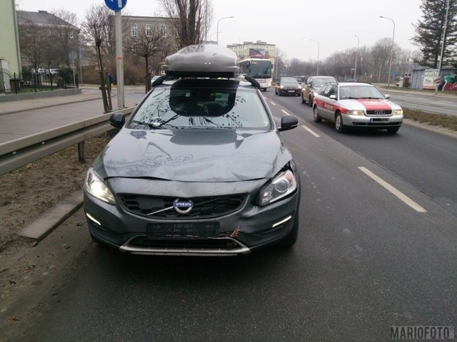 Zderzenie volvo z fordem w Opolu na Nysy Łużyckiej. Kierowca forda był pijany.