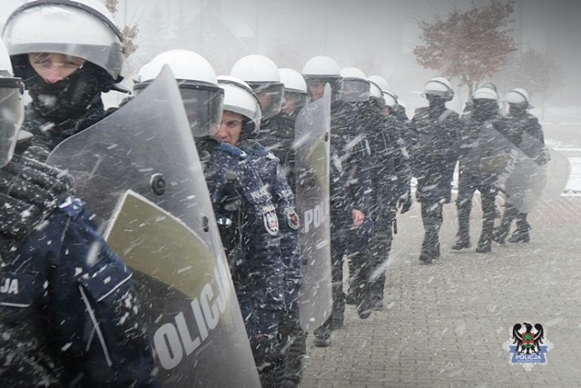 Policjanci z Wałbrzycha i  Świdnicy ćwiczyli na okoliczność zadym na stadionie