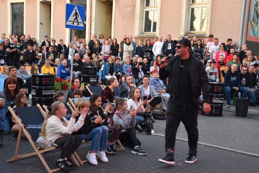 Finał "Muzycznej strefy na rynku". Koncert Tomasza Karolaka i zespołu Pączki w Tłuszczu