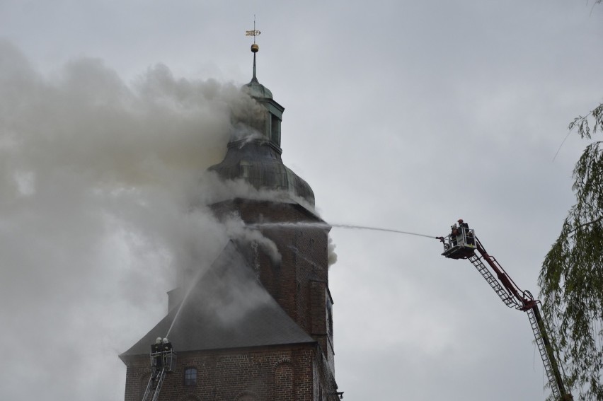 Katedrę gasiło ponad 300 strażaków. Proces apelacyjny w...