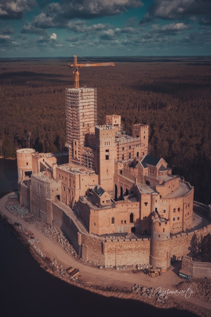 Zamek w Stobnicy z lotu ptaka. Zachwycający widok [ZDJĘCIA]