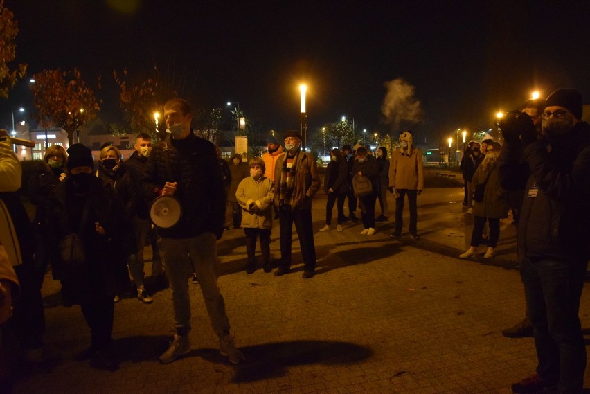 Mieszkańcy Zawiercia zorganizowali dziś spacer, zamiast tradycyjnego protestu.