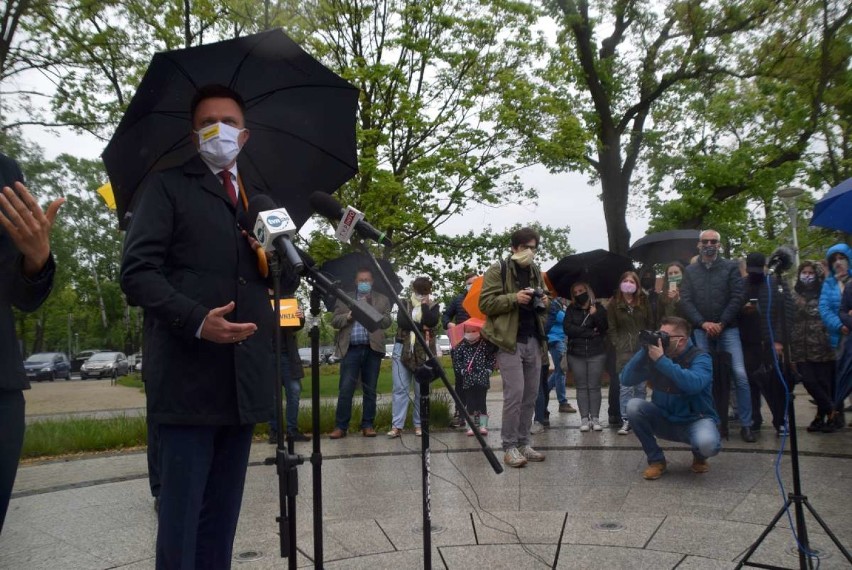 Szymon Hołownia w Gnieźnie z poparciem prezydenta Tomasza...