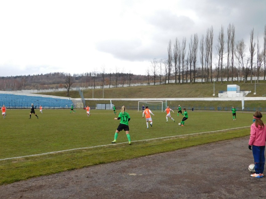 Piłkarki AZS PWSZ zaczęły ligową wiosnę od zwycięstwa u siebie 2:0 nad GOSiR-em Piaseczno