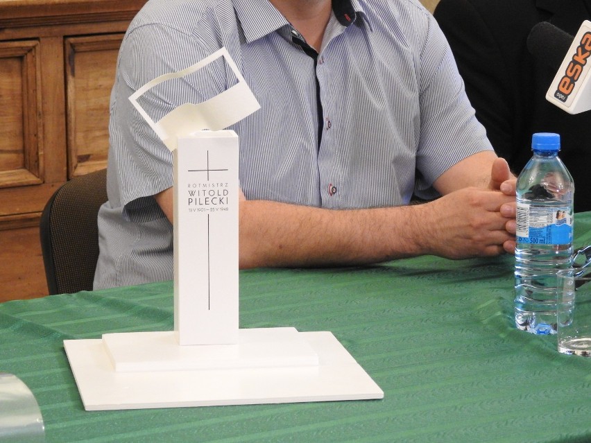 Obelisk zaprojektował Tadeusz Babiel. - Forma jest prosta,...